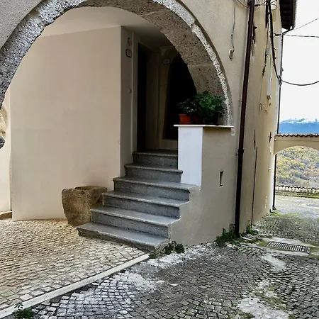 Red Cottage-campo Felice Holiday home *