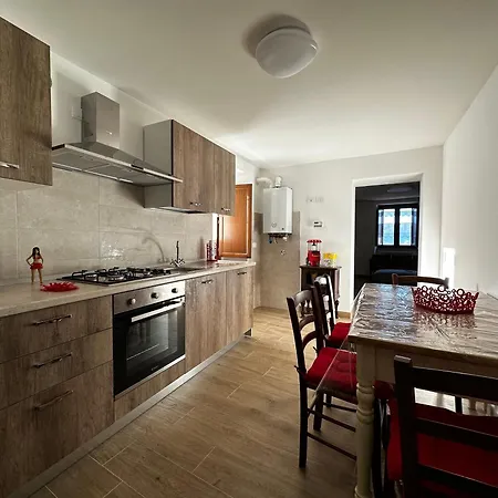 Red Cottage-campo Felice Holiday home *